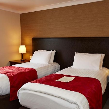 Red Lion Hotel By Greene King Inns Фархэм Экстерьер фото